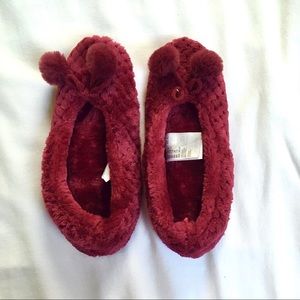 NWOT• H&M • Red Fuzzy Pom Pom Slippers Size 7-8